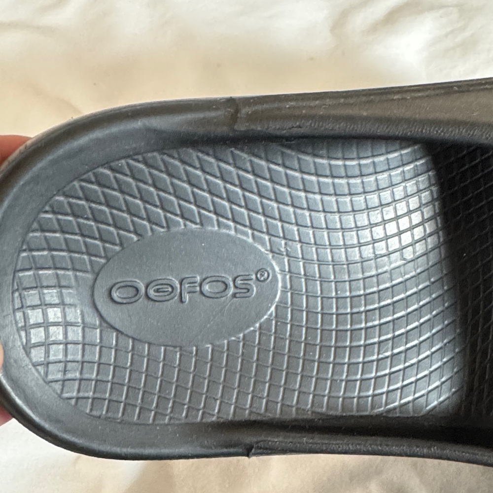OOFOS OOahh Black Slide Sandals Women’s 10/ Men’s 8 - Picture 2 of 7
